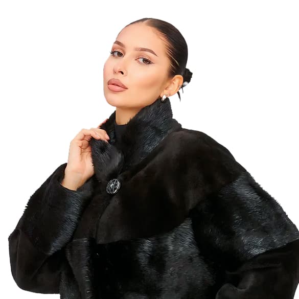 Девушка в шубе из натуральной нутрии